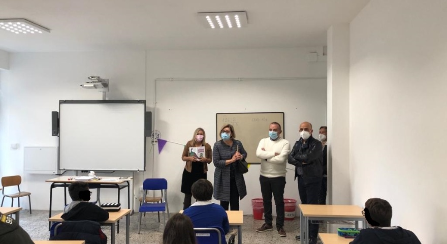 Il Sindaco Lutzu e l'Assessore Sanna in visita alla scuola di Sa Rodia Il Sindaco Lutzu e l'Assessore Sanna in visita alla scuola di Sa Rodia