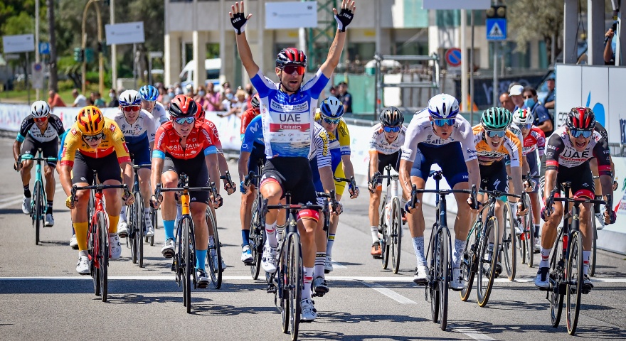 Diego Ulissi vince a Cagliari e si conferma leader della Settimana ciclistica italiana Diego Ulissi vince a Cagliari e si conferma leader della Settimana ciclistica italiana