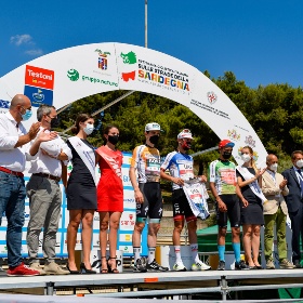 Diego Ulissi vince a Cagliari e si conferma leader della Settimana ciclistica italiana Diego Ulissi vince a Cagliari e si conferma leader della Settimana ciclistica italiana