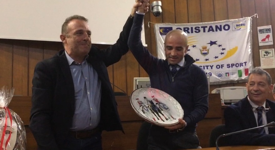 Oristano premia il fantino Dario Vargiu per il record di 3 mila vittorie Oristano premia il fantino Dario Vargiu per il record di 3 mila vittorie