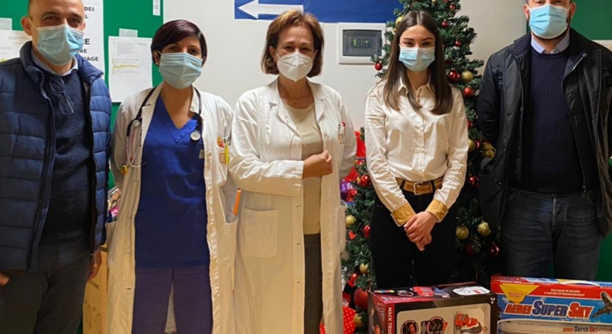 Il comune di Oristano dona i giochi al reparto di Pediatria Il comune di Oristano dona i giochi al reparto di Pediatria