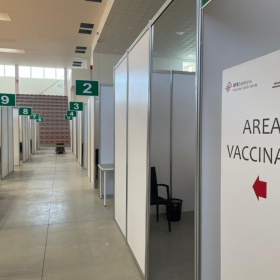 Covid - Apre l’hub vaccinale al Palasport. Convocati i nati tra il 1942 e il 1949 Covid - Apre l’hub vaccinale al Palasport. Convocati i nati tra il 1942 e il 1949