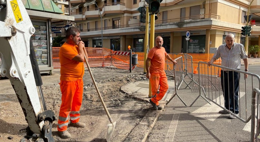 Iniziati in via Diaz i lavori per l'abbattimento delle barriere architettoniche Iniziati in via Diaz i lavori per l'abbattimento delle barriere architettoniche