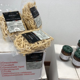 Donazione allo Smart dell'Azienda I Due Soli per le famiglie in difficoltà Donazione allo Smart dell'Azienda I Due Soli per le famiglie in difficoltà