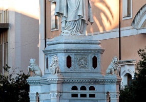 Statua di Eleonora d'Arborea © Dino Zaru