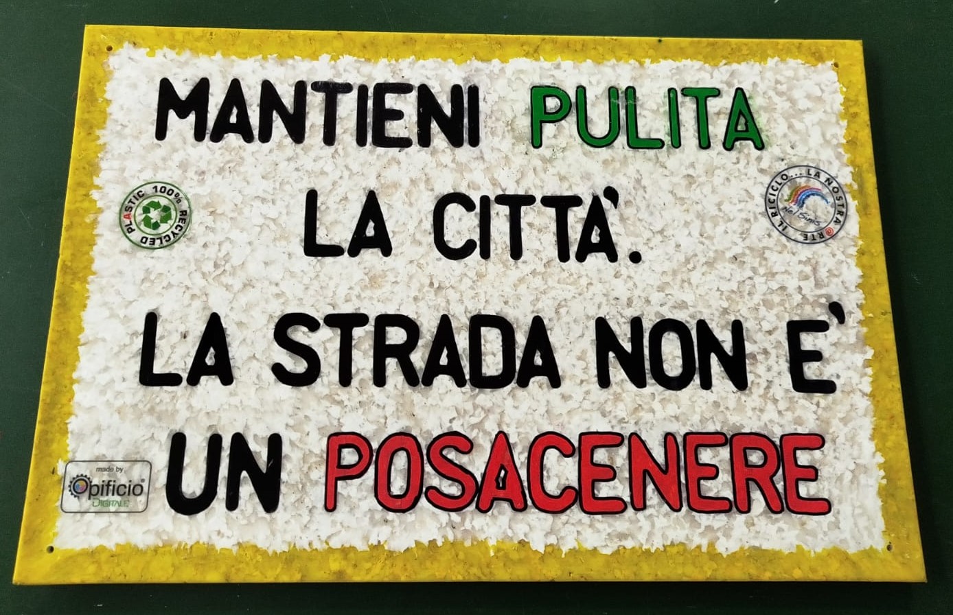 Cartello contro i mozziconi di sigaretta