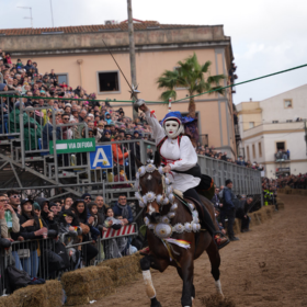 Elisabetta Sechi conferma la sua straordinaria abilità e mette la firma sulla sesta stella alla 37esima discesa Elisabetta Sechi conferma la sua straordinaria abilità e mette la firma sulla sesta stella alla 37esima discesa