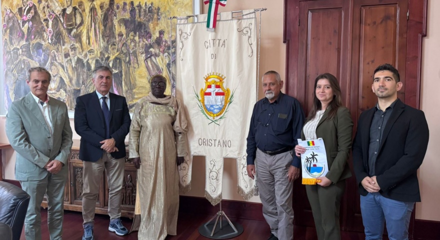 Il Presidente Puddu, Salvatore Melis, Yayi Bayam Diouf, Aldo Pireddu, l'Assessore de Seneen e Andrea Mura Il Presidente Puddu, Salvatore Melis, Yayi Bayam Diouf, Aldo Pireddu, l'Assessore de Seneen e Andrea Mura