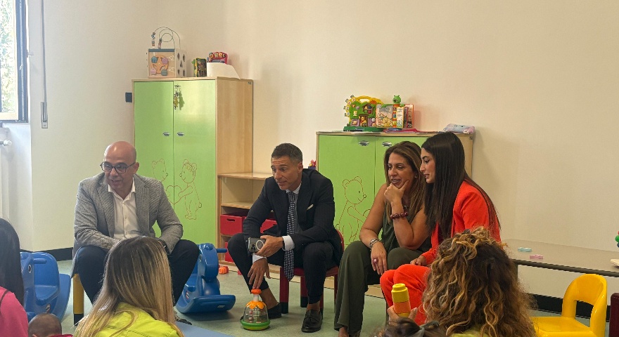 Il Sindaco Sanna, gli assessori Prevete e Murru e la dirigente Deligia incontrano i bambini e il personale dell'asilo di via Satta Il Sindaco Sanna, gli assessori Prevete e Murru e la dirigente Deligia incontrano i bambini e il personale dell'asilo di via Satta