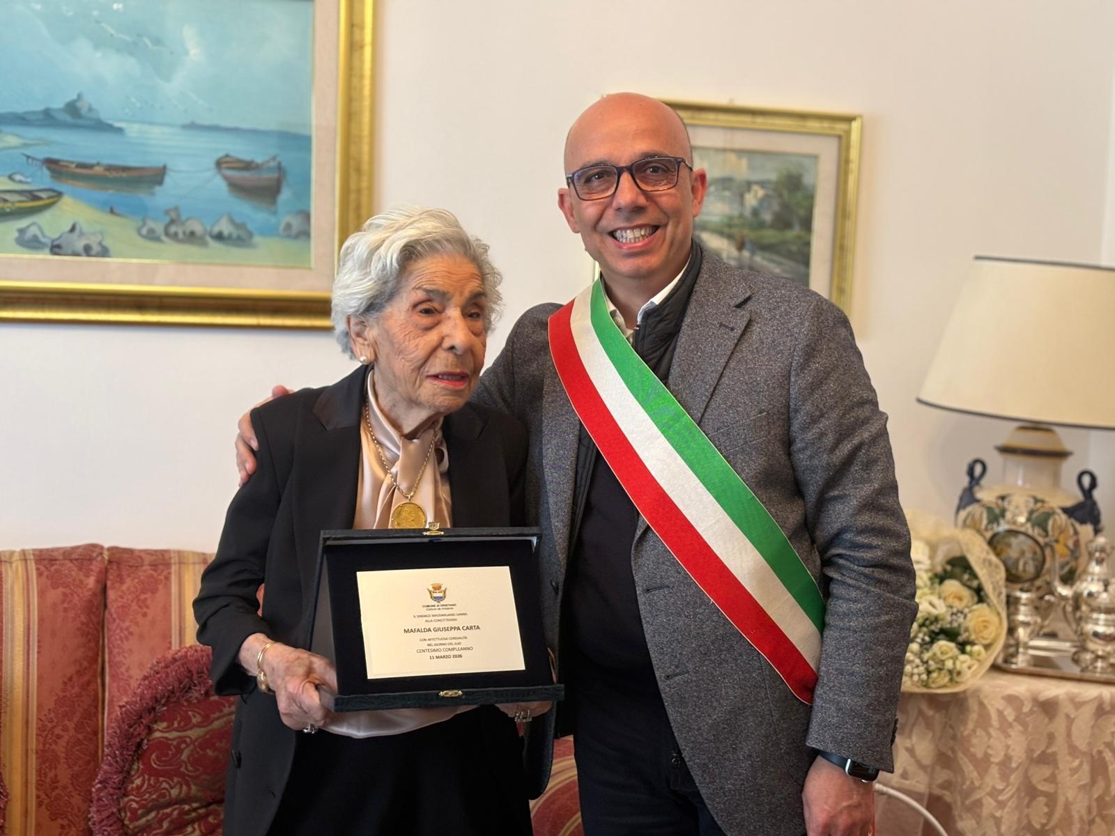 Il Sindaco Sanna con Mafalda Giuseppa Carta