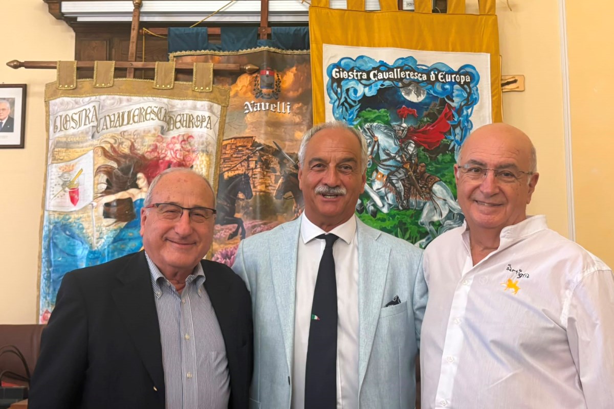 Luigi Cozzoli, Maurizio Antonini, presidente della giostra di Sulmona, e Antonio Sanna