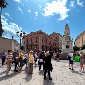 crocieristi in visita nel centro di oristano  crocieristi in visita nel centro di oristano