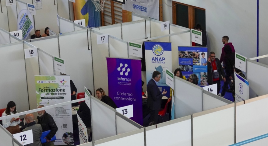 Lavoro - A Oristano l'incontro fra domanda e offerta con la quarta tappa del job day Lavoro - A Oristano l'incontro fra domanda e offerta con la quarta tappa del job day