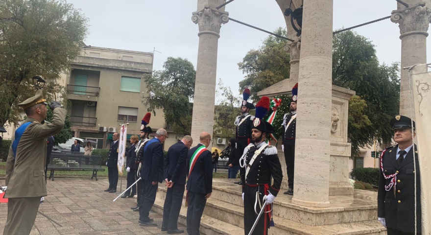 L’Amministratore della Provincia Massimo Torrente, Il Prefetto Fabrizio Stelo e il Sindaco Massimiliano Sanna rendono omaggio ai caduti L’Amministratore della Provincia Massimo Torrente, Il Prefetto Fabrizio Stelo e il Sindaco Massimiliano Sanna rendono omaggio ai caduti