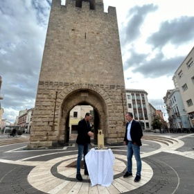 maurizio lampis con l'assessore luca faedda alla presentazione del modellino lego della torre di mariano  maurizio lampis con l'assessore luca faedda alla presentazione del modellino lego della torre di mariano