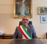 Il sindaco Sanna nel suo nuovo ufficio da sindaco Il sindaco Sanna nel suo nuovo ufficio da sindaco