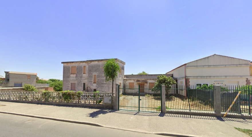Casa della Sostenibilità, veduta dell’edificio e della ludoteca adiacente dalla via Martiri del Congo Casa della Sostenibilità, veduta dell’edificio e della ludoteca adiacente dalla via Martiri del Congo
