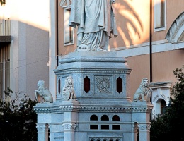 Statua di Eleonora d'Arborea © Dino Zaru
